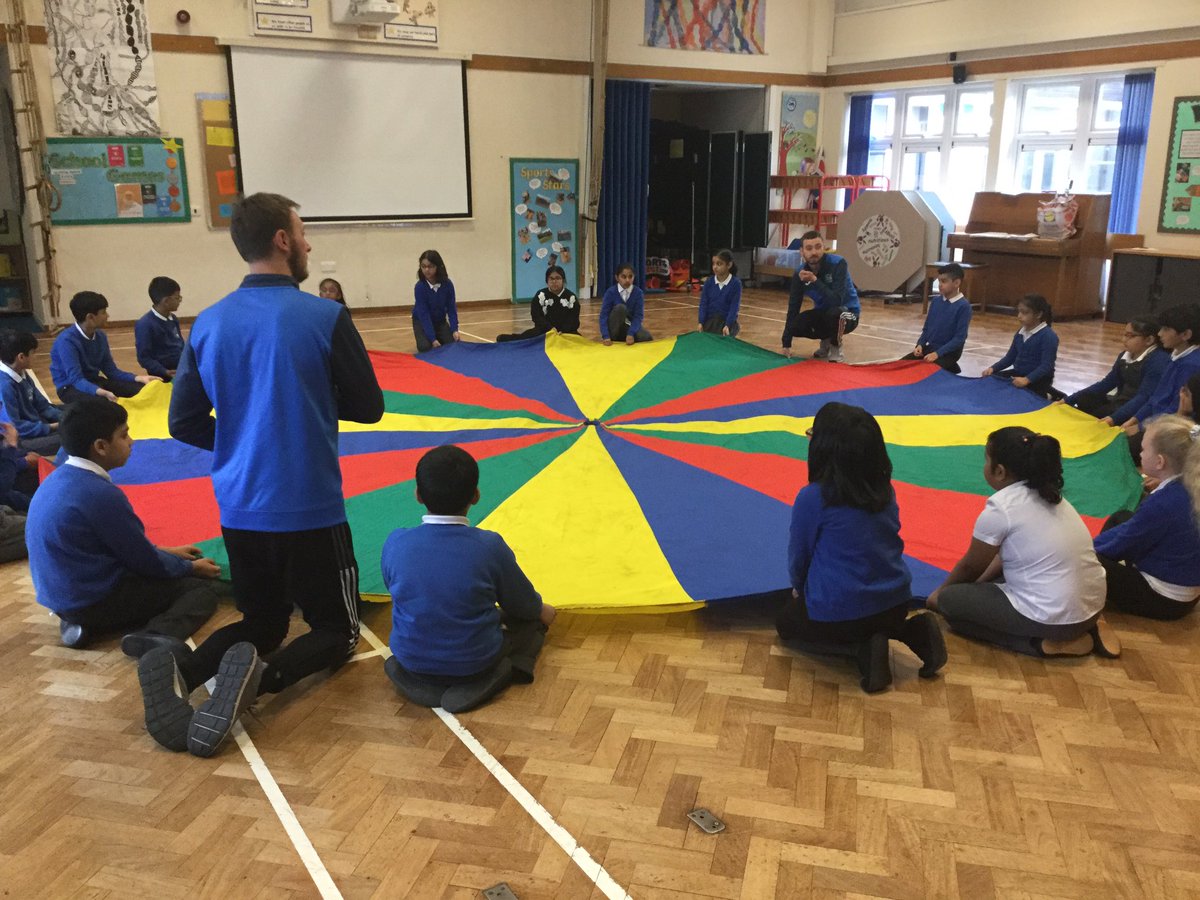 LydgateY3_4's tweet photo. Superb cooperation when using the parachute! We listened to instructions, took turns and gave 100%. The perfect recipe for a PE lesson! https://t.co/iO1FwKlvpE
