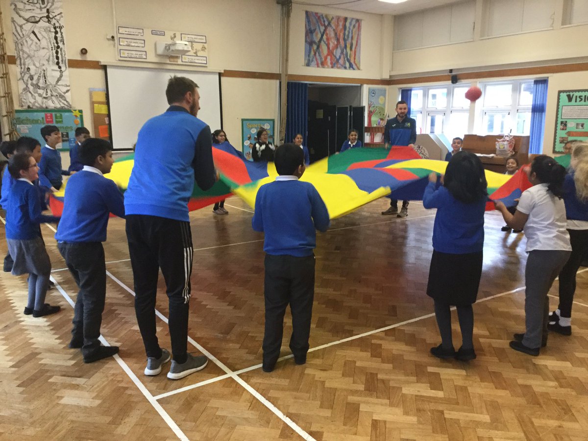 LydgateY3_4's tweet photo. Superb cooperation when using the parachute! We listened to instructions, took turns and gave 100%. The perfect recipe for a PE lesson! https://t.co/iO1FwKlvpE