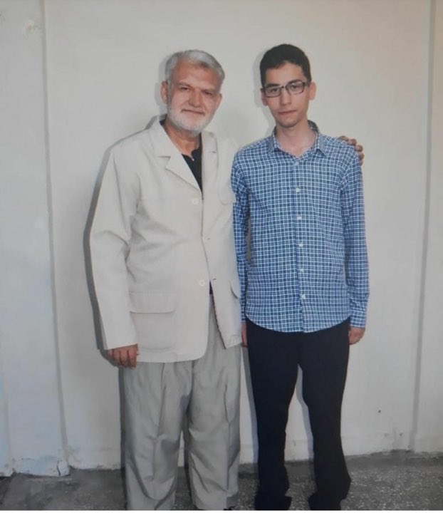 Şu iki masum insan baba-oğul!
Vehbi Yıldız hoca ilmi ve ameliyle Veli bir kul.
Hayatını milletin imanını kurtarmaya adamış bir kahraman!
Onlara bu zulmü yaşatanlar ise,
devrin Haccac-ı zalimi,
Firavunu ve Nemrut’u konumunda!
Vehbi hocanın kaybı olmaz,
Onu oraya koyanlar düşündün!