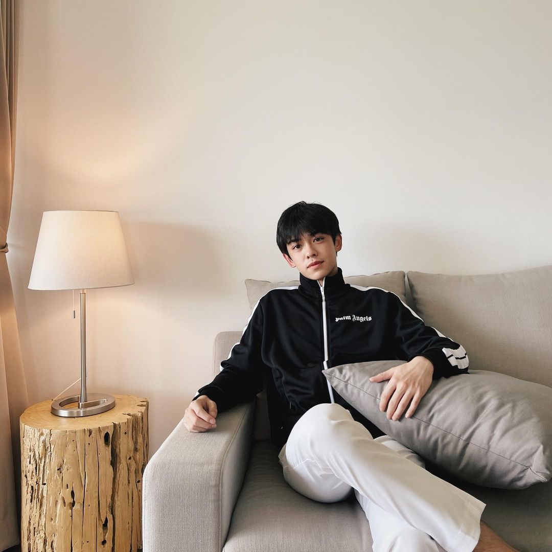 sivk_'s tweet photo. สองรูปนี้ห่างกันสี่ปี เหมือนเติ้ดแค่เปลี่ยนชุด 55555555555​55555555555​55555555555 https://t.co/Lr7YQNEQF0