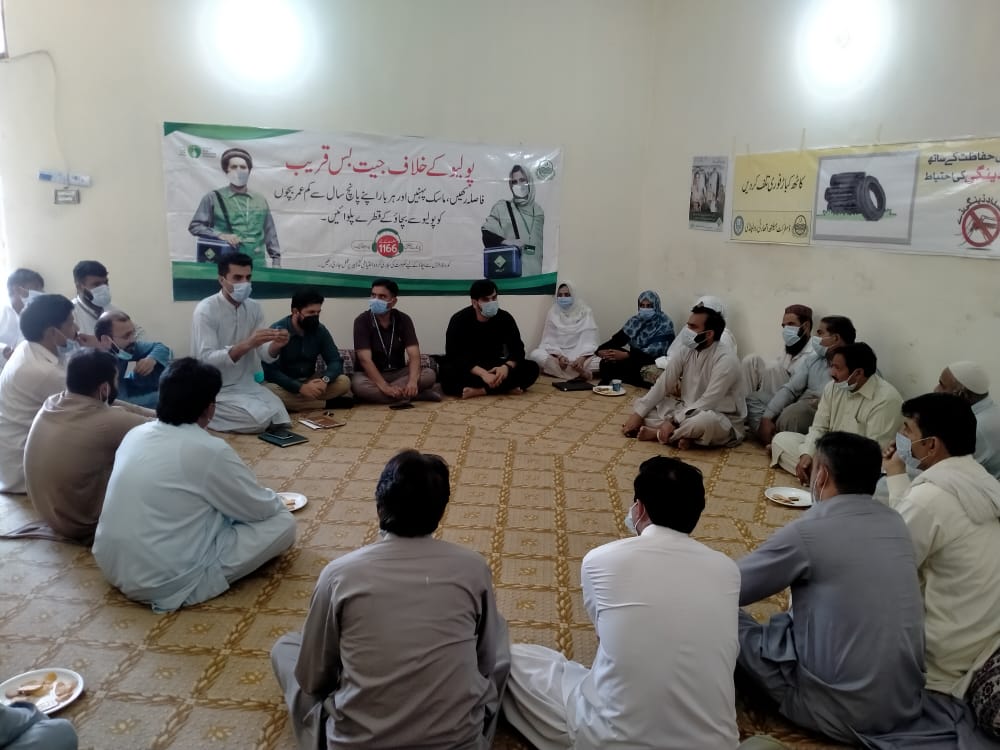 DCRawalpindi's tweet photo. AC City @Sikandariii along with DDHO and UNICEF staff conducted a Jirga with local notables in UC 4 to raise awareness about Polio &amp; Dengue. All the participants pledged full support to the ongoing campaigns. Polio &amp; dengue can be defeated only with the support of residents. https://t.co/rY8ymIrE73