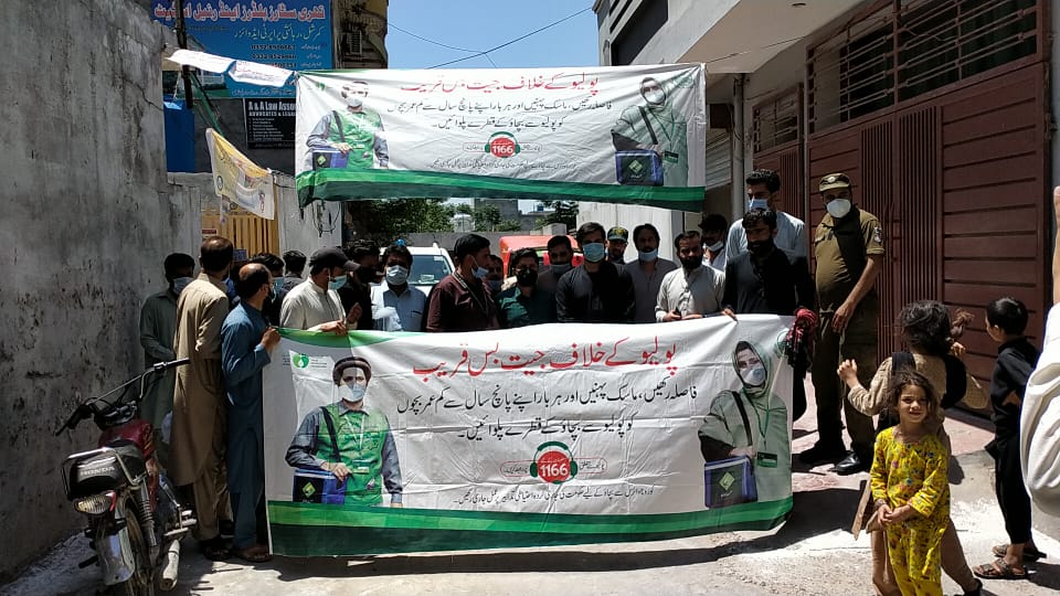 DCRawalpindi's tweet photo. AC City @Sikandariii along with DDHO and UNICEF staff conducted a Jirga with local notables in UC 4 to raise awareness about Polio &amp; Dengue. All the participants pledged full support to the ongoing campaigns. Polio &amp; dengue can be defeated only with the support of residents. https://t.co/rY8ymIrE73