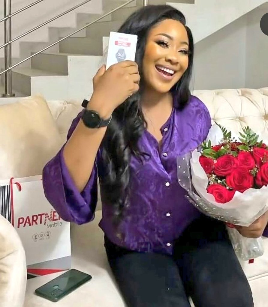 FavouredJMK's tweet photo. Do you know that with 10,000naira you can be a proud owner of @PartnerMobileNG Erica Smartwatch????
#PartnerWithErica
#EricaXPartnerMobile
#EricaNlewedim https://t.co/860tj35BQF