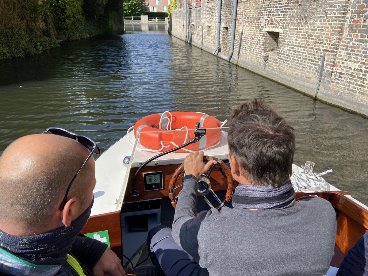 Binnen twee jaar moeten alle bootjes op de Reien in <a href="/StadBrugge/">Stad Brugge</a> elektrisch  zijn. Op vandaag is 30 procent van de vaartuigen duurzaam. De milieuvriendelijke bootjes maken minder lawaai en zorgen voor minder golfslag 🛥⚡️ <a href="/FocusWTV/">Focus & WTV</a>
