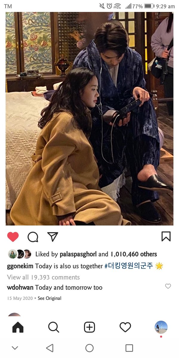 gift24___'s tweet photo. Browsing my favorite girl. Then, saw this caption and comment. HAHAHHA. 😍 https://t.co/cIPH62aA7j