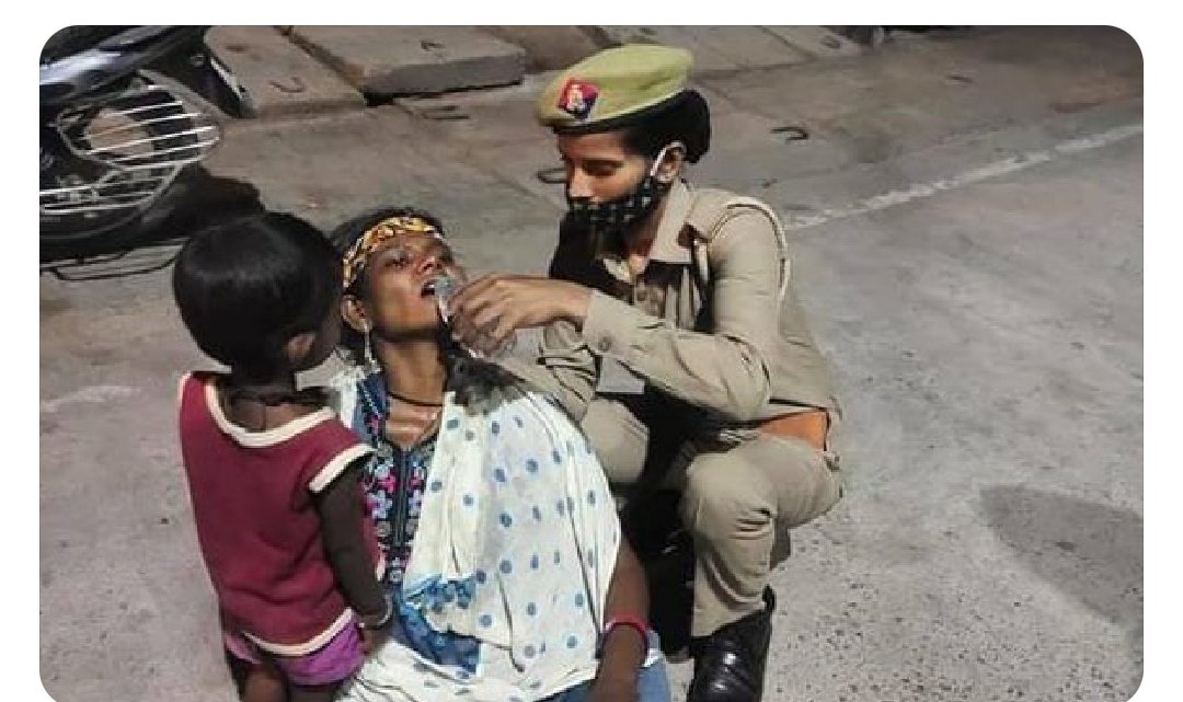 HarshikaMakode1's tweet photo. प्रशंसनीय कार्य किया रीना ने! #ISaluteHer.

हैरानी औऱ दुख की बात है कि किसी स्थानीय व्यक्ति या आस पास से गुजरने वाले लोगों ने मदद नहीं की.
That's how we fail as a society everyday... 🙄 https://t.co/Ry8UK8SeM7