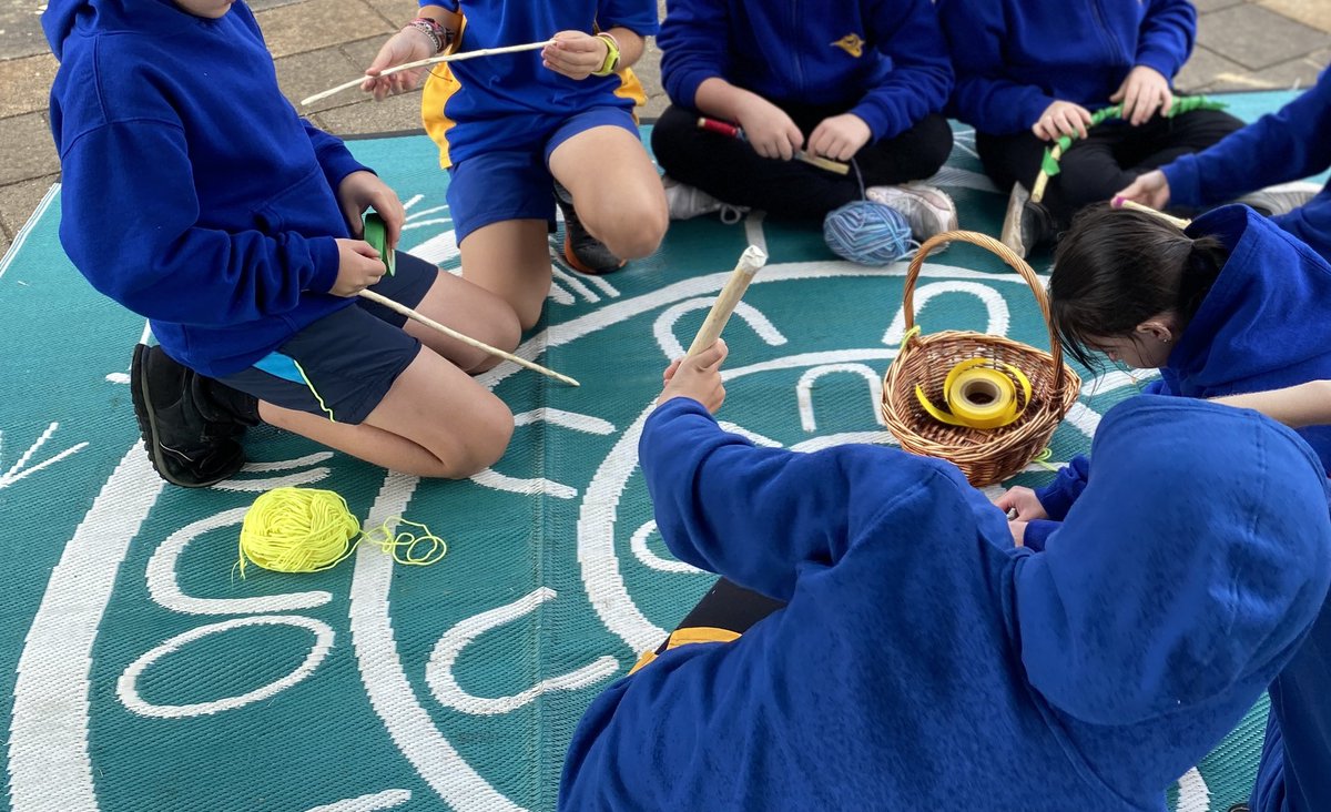 ProjReimaginate's tweet image. We have a nature play focus this term. Before working with real tools for our outdoor classroom build, we practiced risk taking by using whittling knives. Ss created stick tools and toys to decorate. Lots of fun, lots of focus! 

#ProjectReimaginate