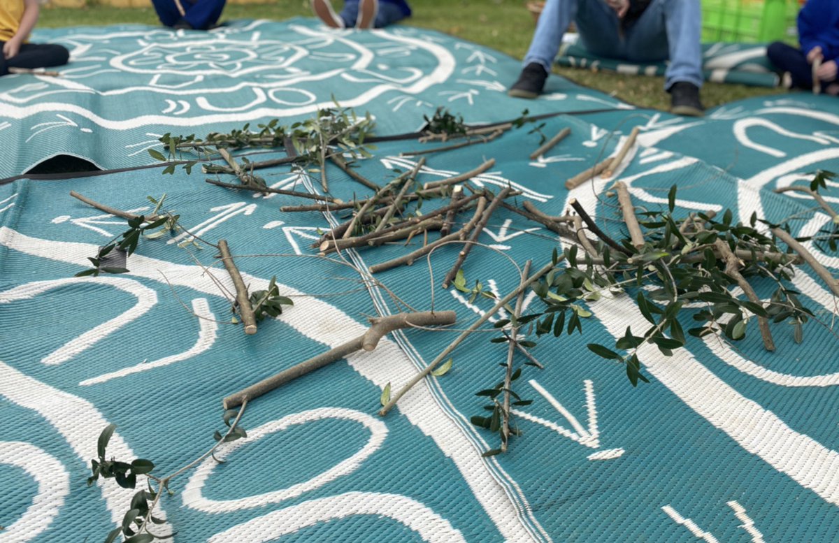 ProjReimaginate's tweet image. We have a nature play focus this term. Before working with real tools for our outdoor classroom build, we practiced risk taking by using whittling knives. Ss created stick tools and toys to decorate. Lots of fun, lots of focus! 

#ProjectReimaginate