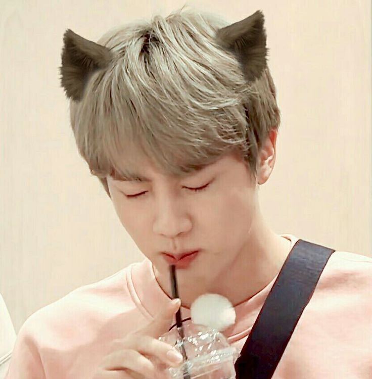 Me : "Pengen active lagi, pengen hepi lagi"

Also me at the same time : *drink all of my bullshit forcefully because i know it wont happen while my mood is mleyot *