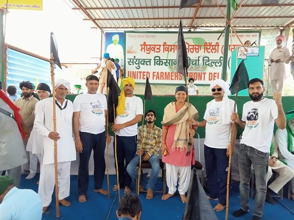 kisanektamorcha's tweet photo. 26 मई को किसान आंदोलन के 6 माह पुरे होने पर टिकरी बोर्डर पर किसान पुत्र-पुत्रियों ने मनाया काला दिवस।

 #6MonthsOfFarmersProtest 
#KisanMajdoorEktaZindabaad #BlackdayagainstGovt #BlackDay https://t.co/axUqy7Ql9C