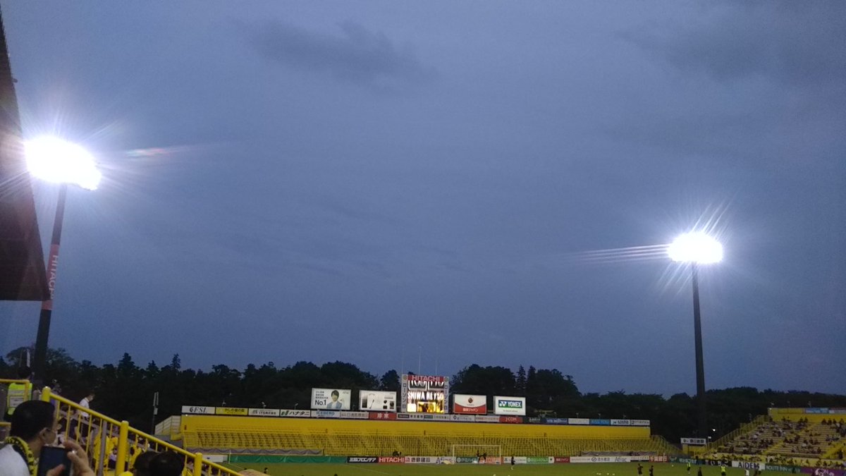ちん いくら手拍子だけだって 三協フロンティア柏スタジアム 日立柏サッカー場 ってこんなだったっけって雰囲気 座ってたmr席で誰も手拍子してない ケーズデンキスタジアム水戸 だと両スタンドから少しずれて聞こえてくるんだけど 水戸の