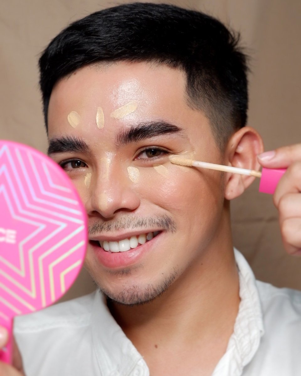 vicecosmeticsph's tweet photo. The Flawlezza concealer is blendable especially because of its creamy matte formula! 💜 But once it sets, it sets! 😉
#HackGanern: After applying the concealer, blend immediately like Gandoll AJ Telebrico! 😍 This gives a perfectly blended lewk that will stay intact all day! ☀️ https://t.co/JKcp3Fygqv