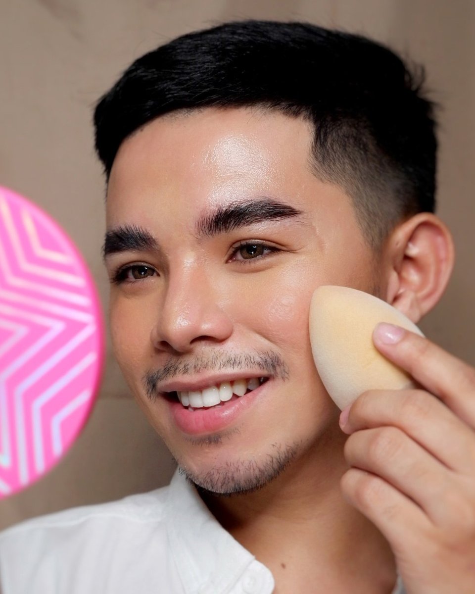 vicecosmeticsph's tweet photo. The Flawlezza concealer is blendable especially because of its creamy matte formula! 💜 But once it sets, it sets! 😉
#HackGanern: After applying the concealer, blend immediately like Gandoll AJ Telebrico! 😍 This gives a perfectly blended lewk that will stay intact all day! ☀️ https://t.co/JKcp3Fygqv