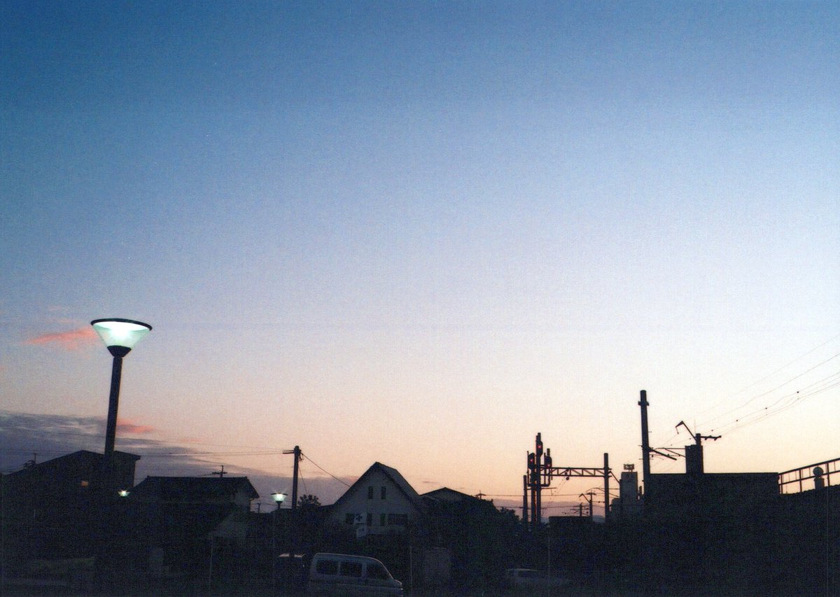 KsgWdNPpVFUT09a's tweet photo. 夕暮れ
#minolta #ミノルタ #himaticf #minoltahimaticf #ハイマチックf #filmcamera #フィルムカメラ #フィルム写真 #kodakgold200 https://t.co/oLKfKV5XRR