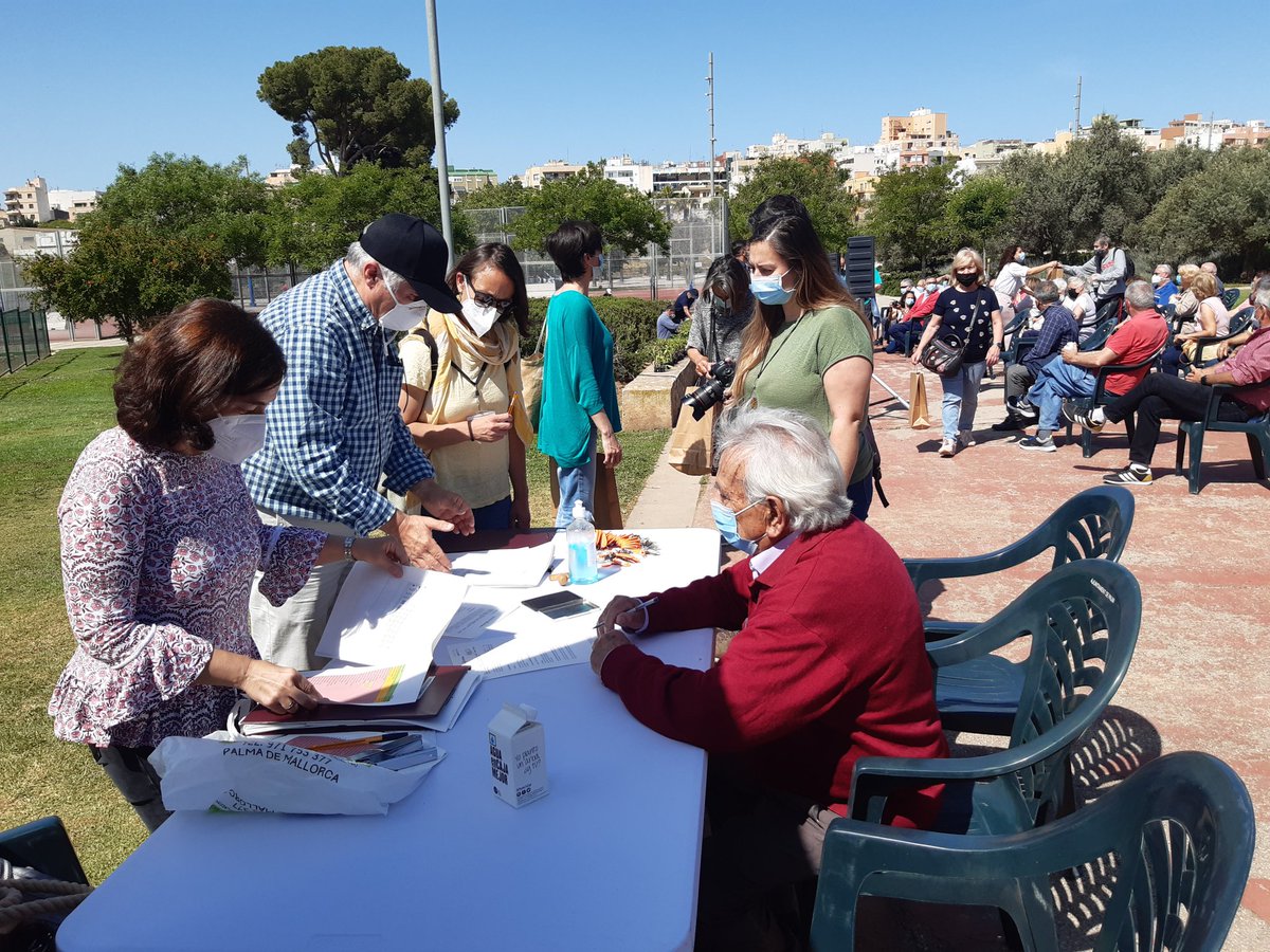 Avui és un gran dia! Entregam les claus dels horts urbans després de vuit anys 🥕🥬🌶

Teixim una xarxa d'espais de sembra, que hem ampliat, perquè la ciutadania els empri i es faci seu l'objectiu de tenir una ciutat més sostenible i verda. 

Entre tots i totes milloram Palma.