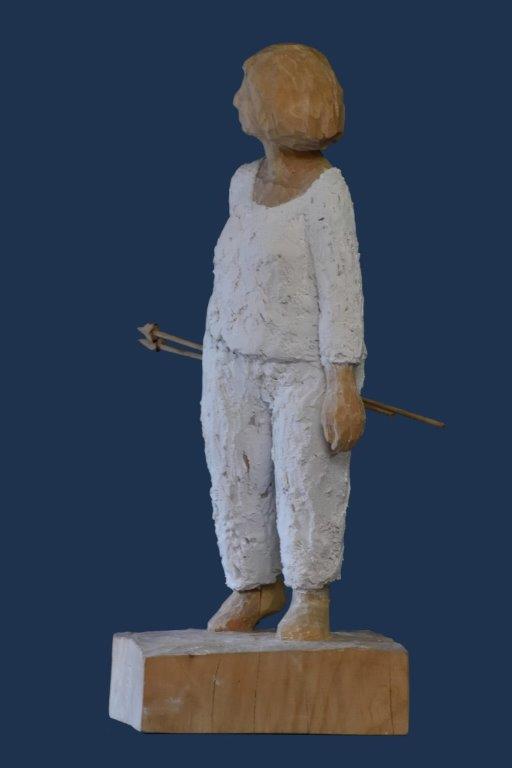 Binnenkort gaat het #museum weer open! 
Wij laten daarom de komende tijd enkele werken zien uit de #tentoonstelling floor van der leun HOUDT VAN HOUT:
Vrouw met speer 1.
Deze vrouw staat er best ontspannen bij, ook heeft zij 2 speren in haar hand. Schijnbare tegenstrijdigheden.