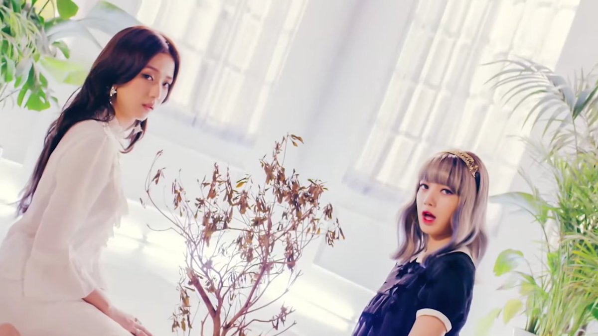 iconicmvshots's tweet photo. 34. Jisoo &amp; Lisa of BLACKPINK - Whistle (2016) https://t.co/Rd9GrKdeON
