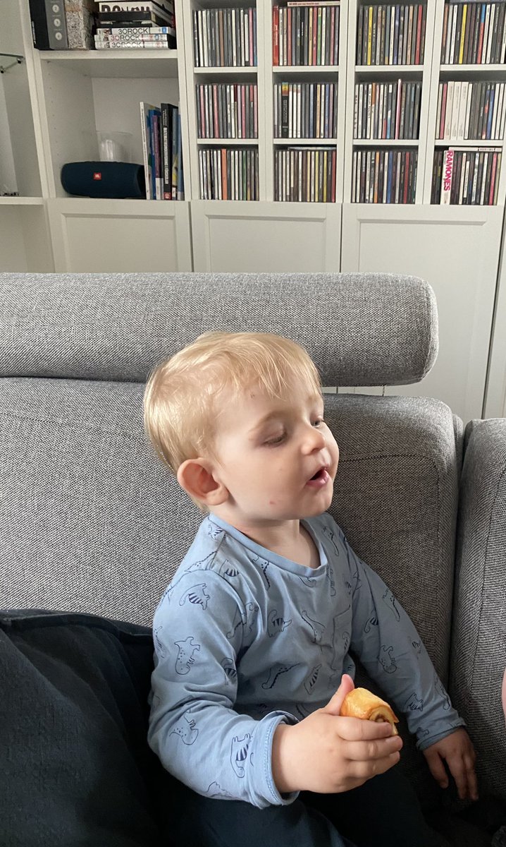 fredricforsa's tweet photo. Sonen gillar kanelbullar/gifflar precis som jag själv och sin farfar 😅 #mingrabb https://t.co/n3Bn3YwSaW