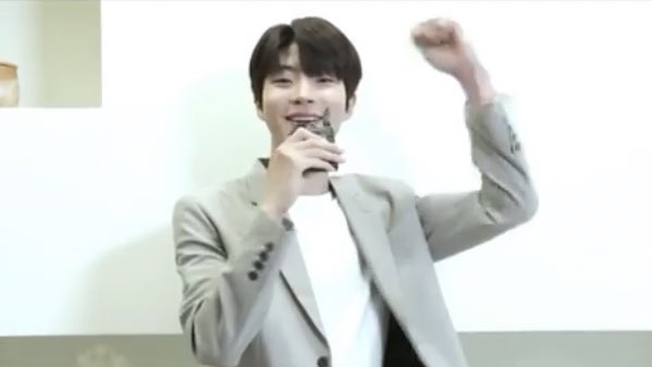 inyouppics's tweet photo. he’s so cute https://t.co/RGC6JuGJup