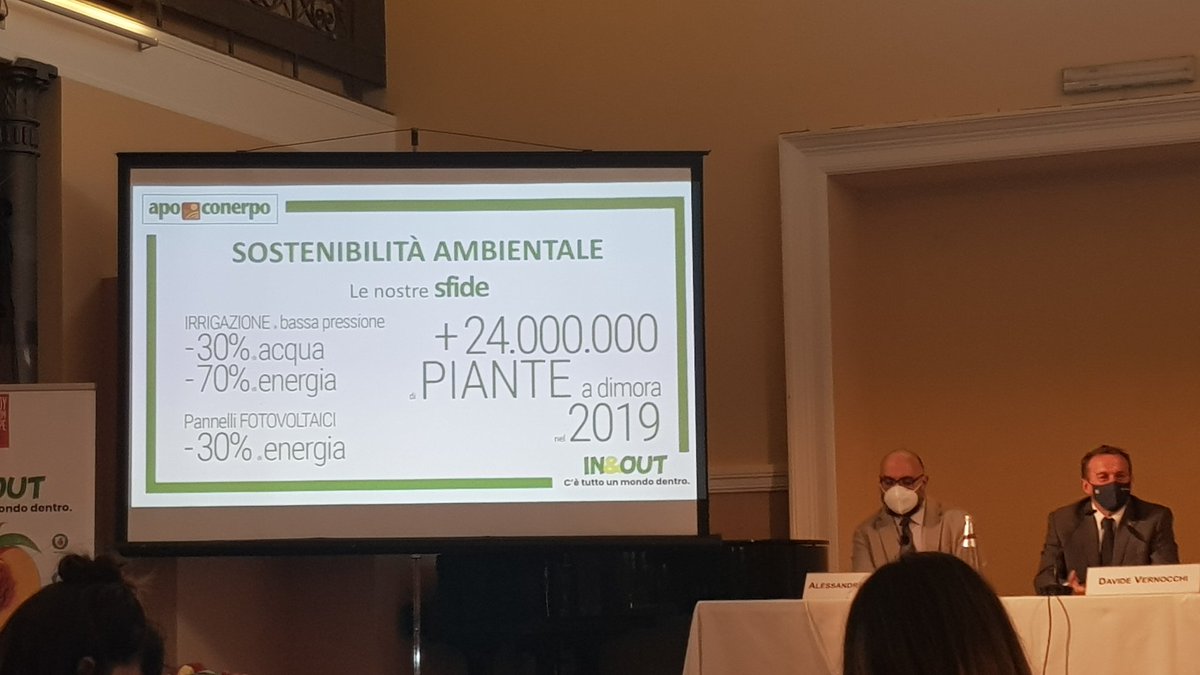 FreshPointMag's tweet photo. La #sostenibilità ambientale
anche nei #frutteti

1 tonnellata di pere permette
di risparmiare 47 kg di #co2 

Oltre al risparmio di acqua ed energia con l'#innovazione

Su #fpmag parliamo del progetto in&amp;out di Apo Conerpo https://t.co/QEYiwhuD0A