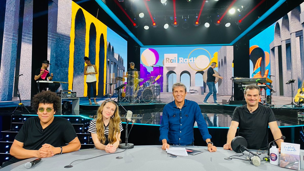 RaiRadio2's tweet photo. Grazie a @SaraMelotti e #Yuman per essere stati con noi a #Radio2SocialClub

Rivedi la puntata domani, #27maggio, alle 8:45 su @RaiDue 🖥
https://t.co/hxeaaN6fTJ https://t.co/hNj0LKFSOC