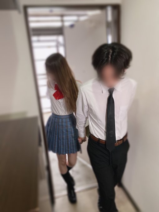 先日配信開始した新作【家出ムスメとのイチャイチャ生中出し同棲生活】をスタジオきぞくさん(@studiokizoku2)にて実写にしていただきました～!
こちら、イチャイチャ要素が強くて、いい感じになっていますので、よろしければぜひぜひ～!
【FC2】
https://t.co/GYbvy341Hx 