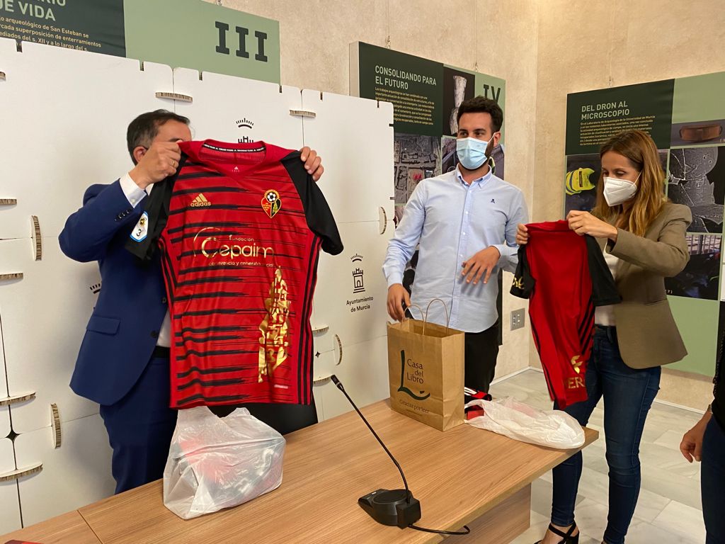 AytoMurcia's tweet photo. ✔️La @FundacionCepaim desarrolla proyectos de inserción social y de convivencia entre inquilinos de viviendas sociales gracias a una subvención municipal.

📄Destinamos 108.000 euros para que esta entidad promueva distintas acciones en el municipio.

🔊https://t.co/RMh1rJiLfi https://t.co/MOa3CsLcKy