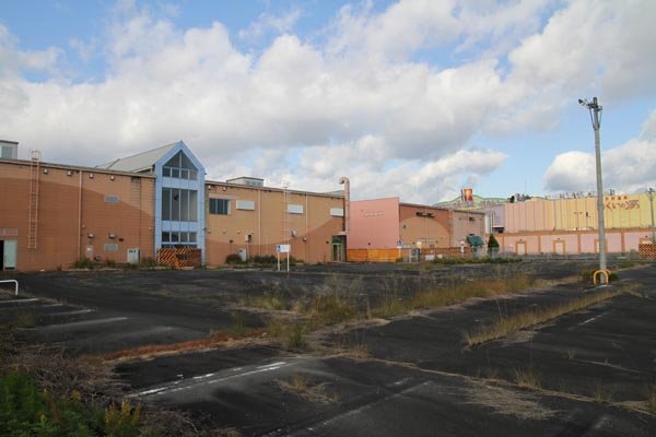 国内有数の規模のシネコンや天然温泉を備えるも衰退し最後には占い師が購入 日本では珍しい ショッピングモールの廃墟 の話 Togetter