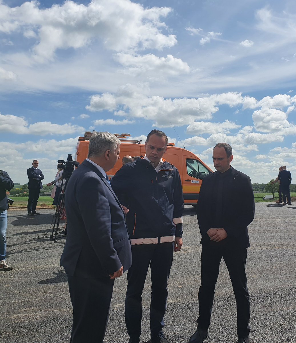 GDDKiA_Warszawa's tweet photo. Dziś minister Weber wizytował budowę obwodnicy Iłży w ciągu #DK9 #mazowieckie https://t.co/SHCQJdXYHF