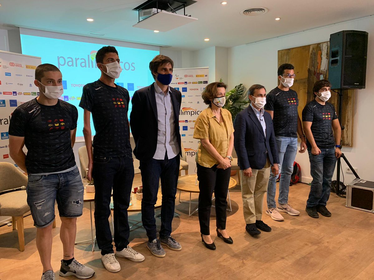 Palma de Mallorca, nueva parada de la #GiraParalimpicos2021.
Fina Santiago, consejera de Asuntos Sociales y Deporte del <a href="/goib/">Govern de les Illes Balears</a>, da la bienvenida y desea suerte para #Tokyo2020  a una representación de los deportistas baleares que buscarán la gloria este verano en 🇯🇵.
¡GRACIAS! 👌