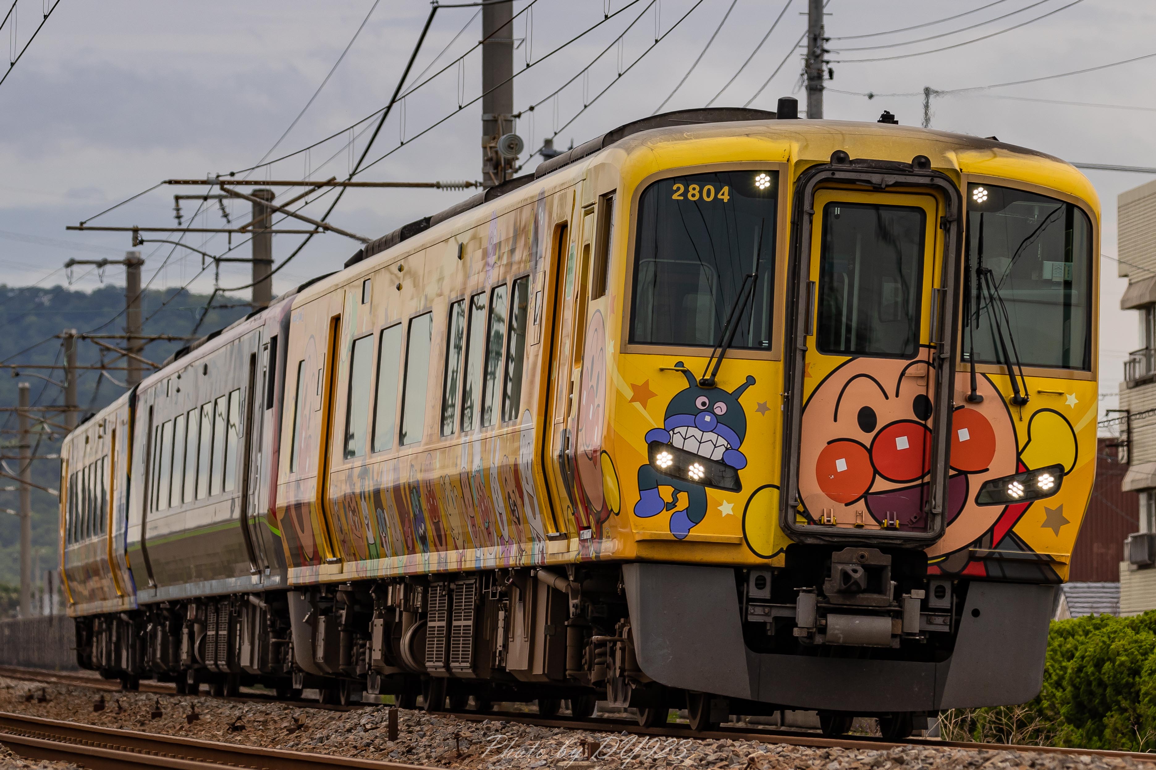 Dy923 21 5 16 待ち時間に来たアンパンマン達 丸亀 讃岐塩屋 アンパンマン列車 Jr四国 予讃線 土讃 線 T Co Msx8dwv2ic Twitter