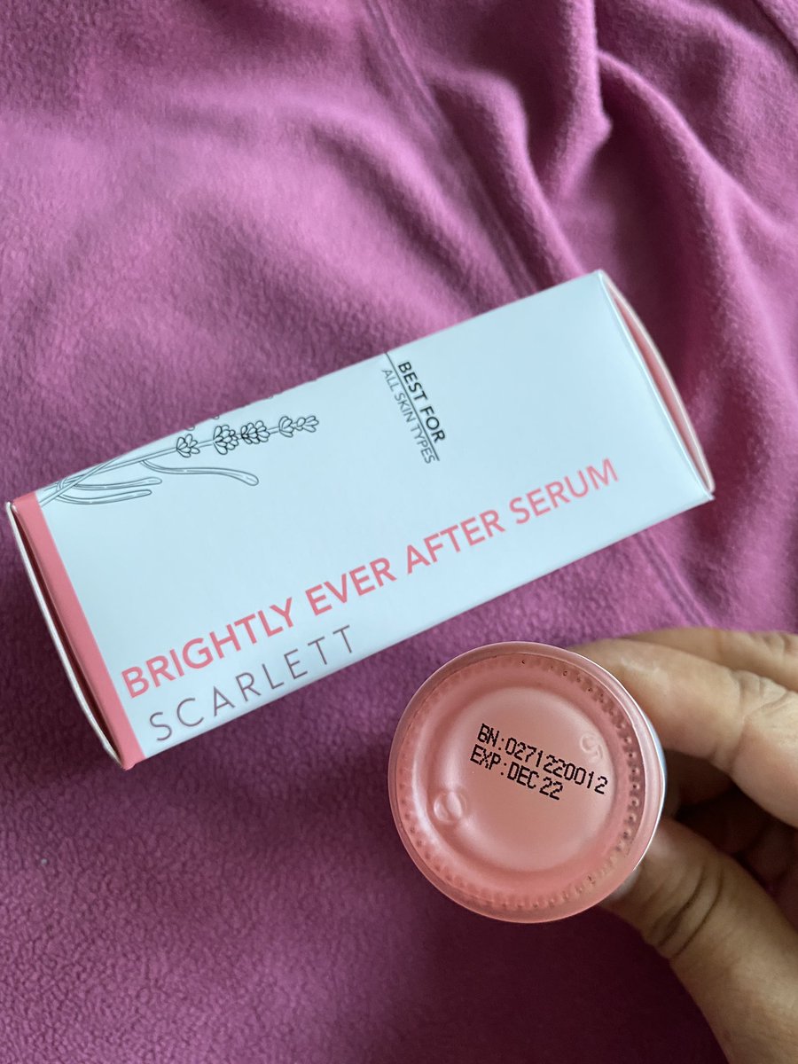 linasasmita_w's tweet photo. Brightly Ever After Serum dari Scarlett Whitening ini cocok banget di kulit wajahku. Udah pakai 3 bulan lebih hasilnya kulit wajah yang kering jadi lebih cerah dan lembab. Cuss kepoin harga dan link di bawah ini.
Harga: Rp75.000
Link: https://t.co/qaVfync9R5 #RacunShopeeParti https://t.co/WXkrNQhUMo