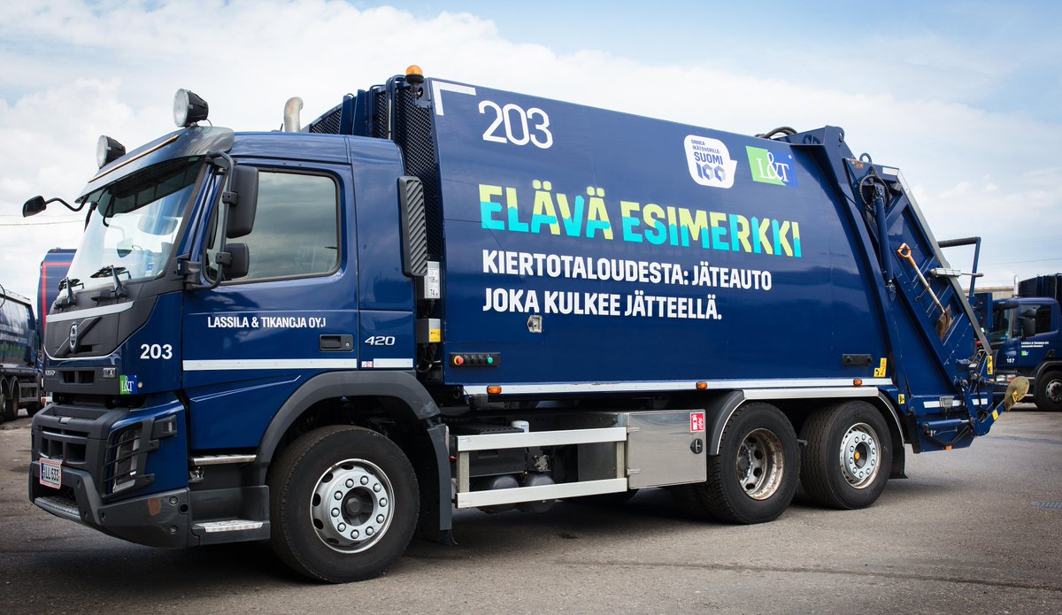 Puhtaiden ajoneuvojen direktiivi tulee voimaan elokuussa. Yritykset, kunnat ja kaupungit voivat jatkossakin hyödyntää #NesteMY:ta, eikä sen käyttö vaadi investointeja uuteen kalustoon tai infraan. Kiitos suunnan näyttämisestä <a href="/lassilatikanoja/">Lassila & Tikanoja</a>. Lue lisää: bit.ly/3vmKmlK