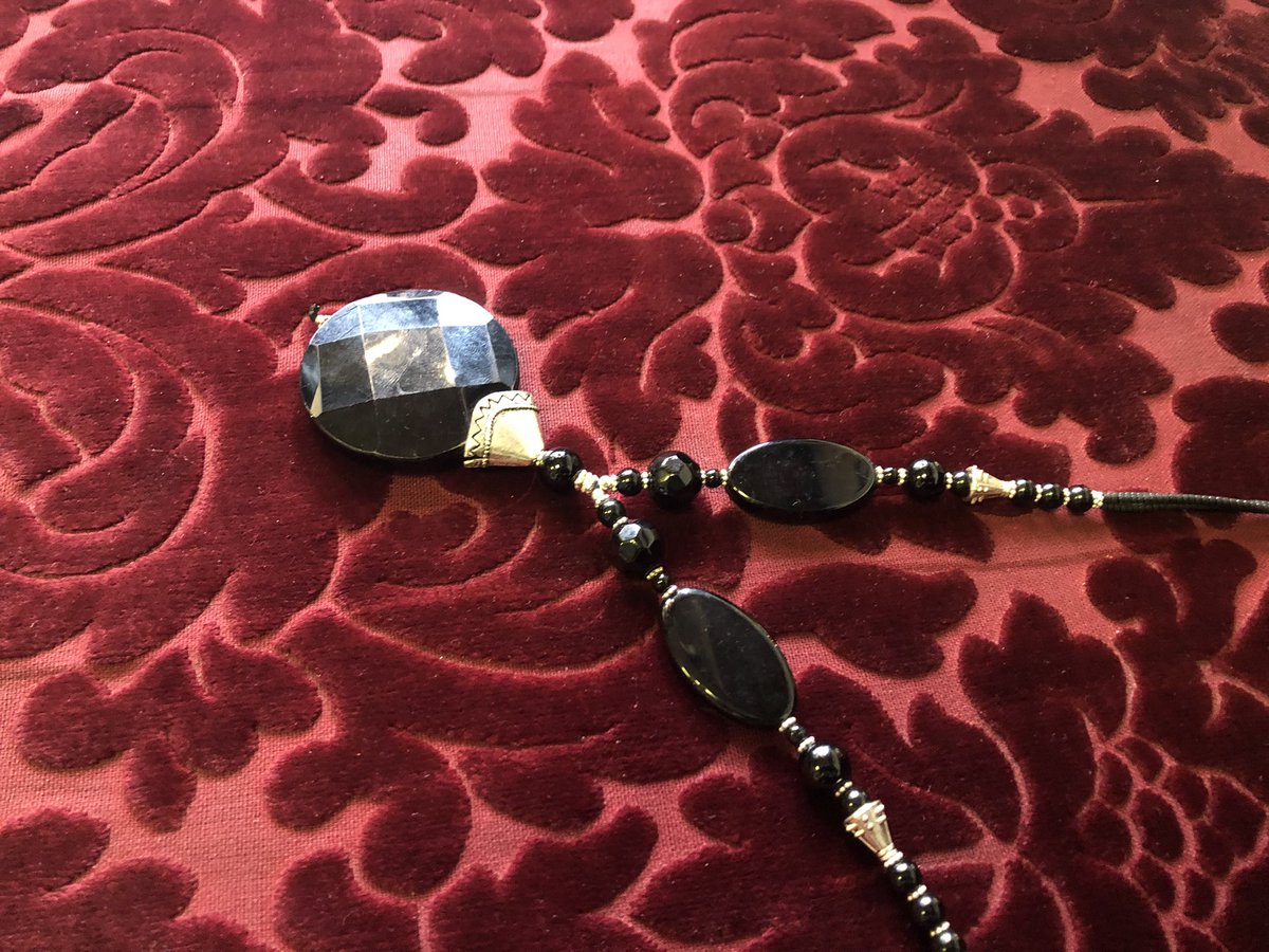 paradadeldiablo's tweet photo. Crees en los amuletos?
Collar Ónix Negro

El ónix negro es una de las piedras más populares a nivel global. Pertenece al cuarzo y, para muchos, es considerada una piedra de protección, capaz de absorber de manera efectiva la energía negativa en positiva. 
Solo en #laparada https://t.co/mAXeMKhKWU