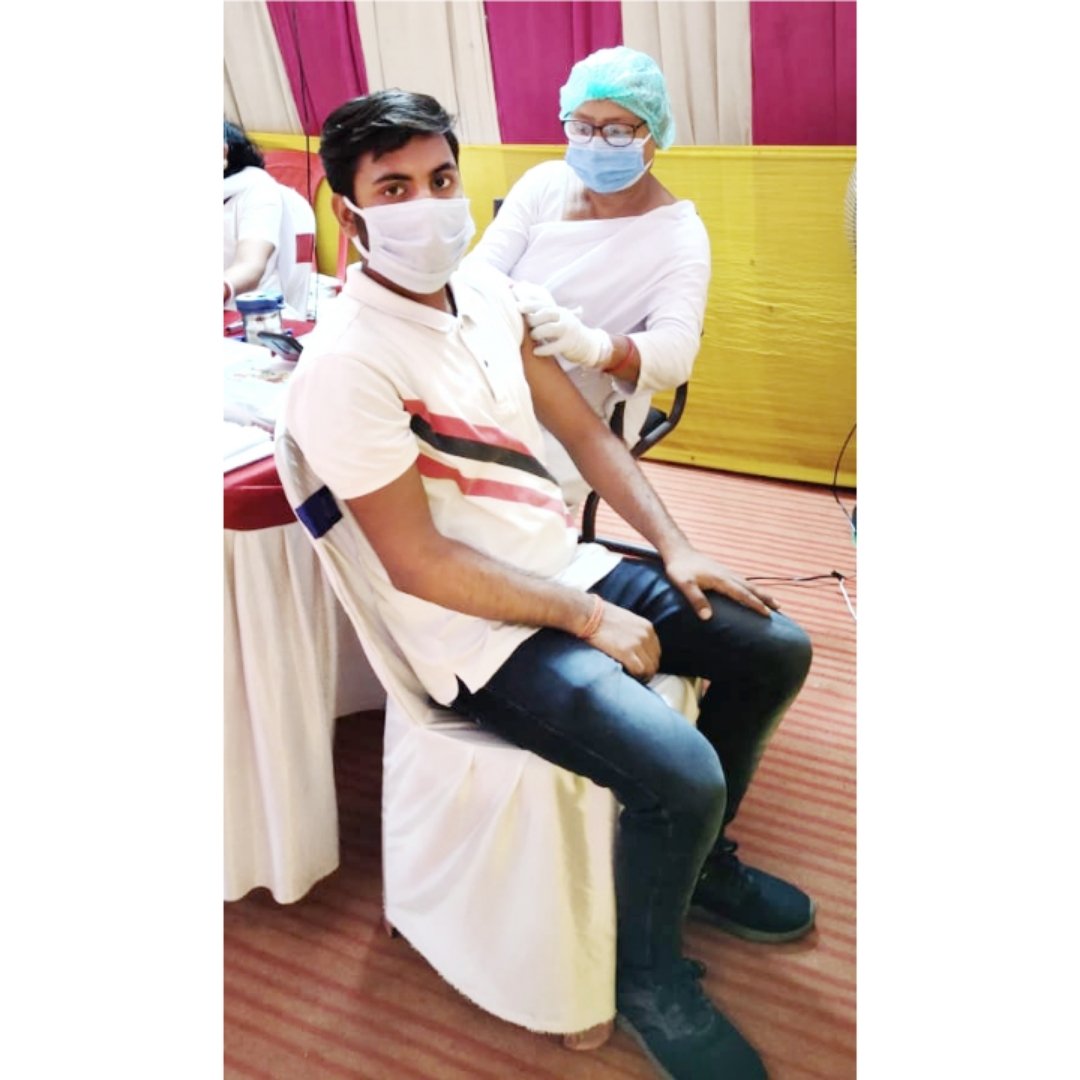 rohit___sah's tweet photo. Got my 1st dose of the COVID-19 vaccine at town hall Kishanganj today.
.
.
#vaccinationdone✔️ #kishanganj  #bihar  #india #covid_19  #covishield  #townhallkishanganj 
@narendramodi 
@AmitShah https://t.co/rtpqtJxQsN
