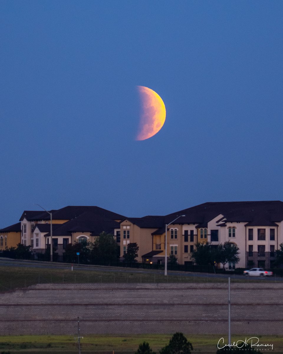 Bap4Cecil's tweet photo. Blood Moon Lunar Eclipse this morning 5/26/21 over Clermont Florida...@BrianShieldsWFTV https://t.co/K7eFzMPZ6s