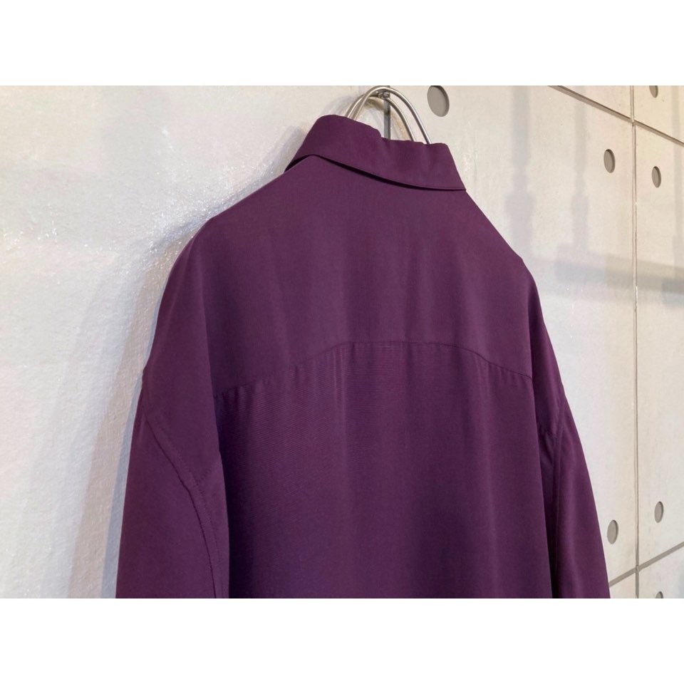 zondag_pl's tweet photo. Zondag New Item 2021.05.26

Old Design Silk Shirt 

コシのあるシルク地
ディープな紫
一枚でも、色合わせ楽しんでも◎

横線の入った織で
よく見ると細かいボーダーのようです https://t.co/Vd7ThhmaLW