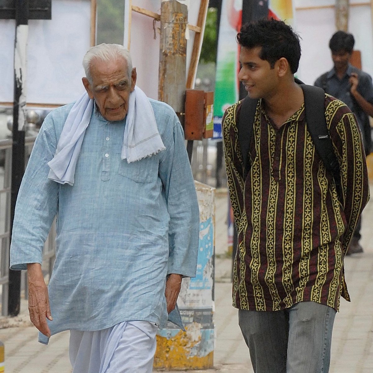 ArunDev1's tweet image. Harohalli Srinivasaiah Doreswamy was 23-years-old when he was jailed for organizing strikes against the British and his second visit to the prison was at the age of 57 when he took on Indira Gandhi.
I was 21 and knew nothing about his history when I asked him who he was.