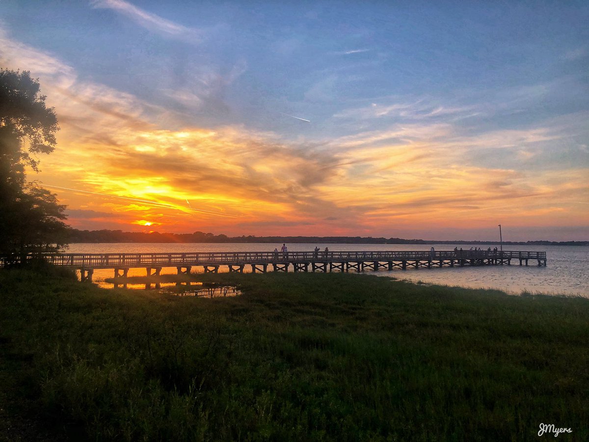 JMyers_Photos's tweet photo. Lake Minneola, Clermont, Florida at sunset. #sunsetphotography #SunsetFL #wednesdaythought #photo https://t.co/zrEE9SPMiC