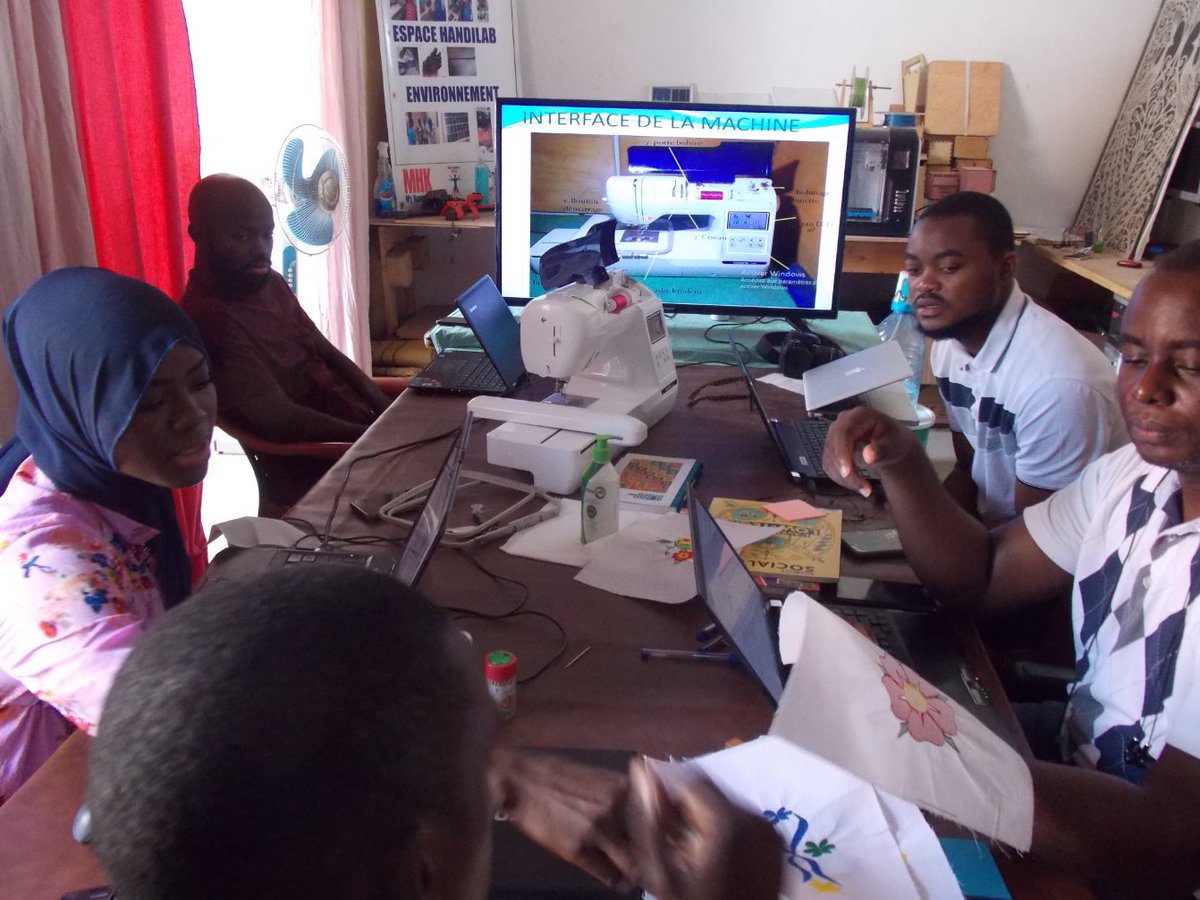senfablab's tweet photo. Troisième jour de formation pour le #UnionLab, aujourd'hui c'est la #couture #numérique, dirigé par la formatrice de @senfablab le spécialiste de la machine à broderie @Re_FFAO @fablab_fr @MCTPEN @FabLearn #womenintech #kebetu #Dakar https://t.co/ZoMRs2iTZd