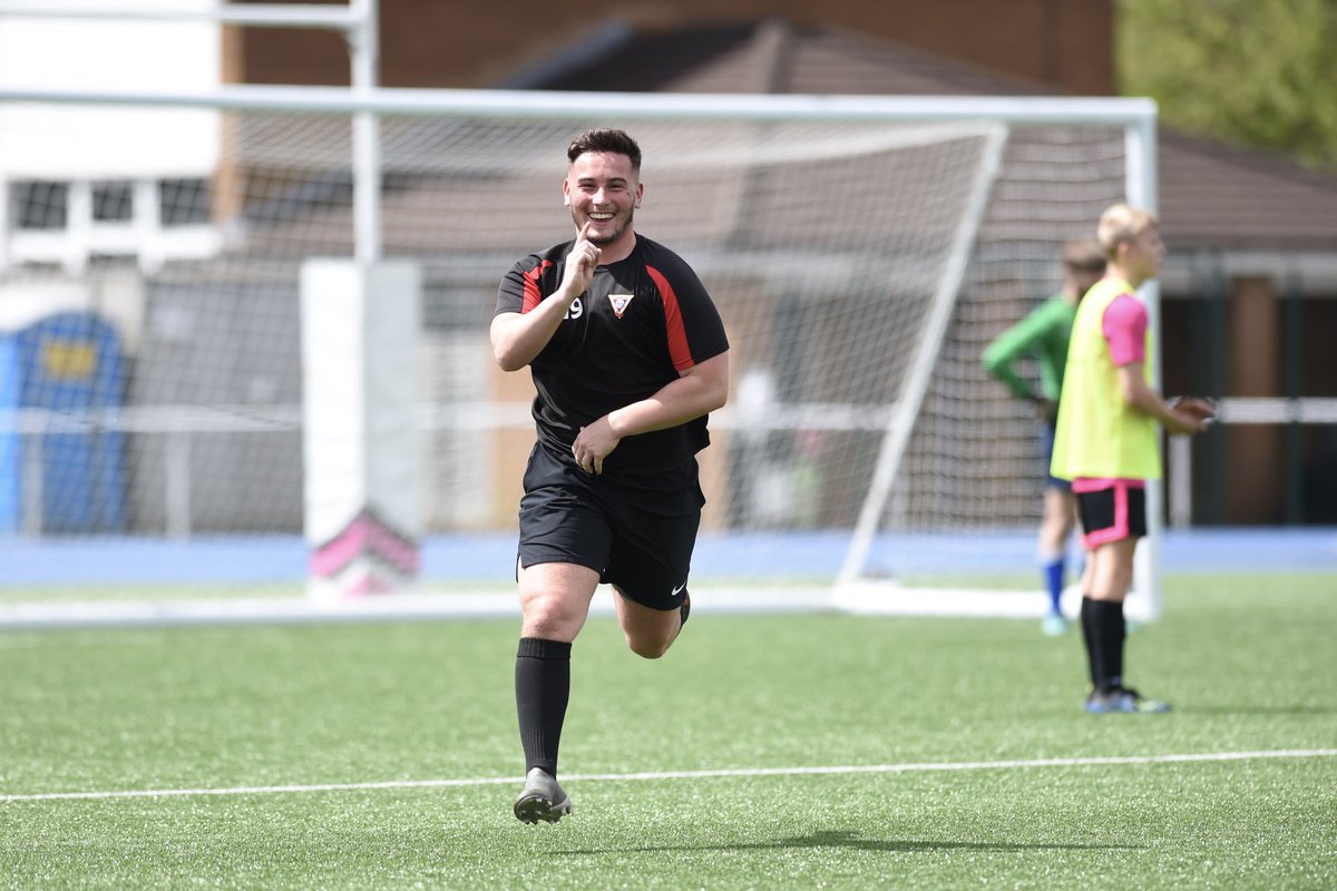 Carl Robertson tweet media