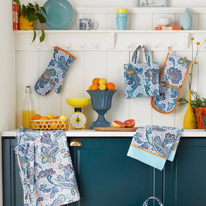PizzazzRetail's tweet photo. Add some style to your kitchen with our beautiful range of Ulster Weavers kitchen accessories! 🧡

Available in a variety of designs, this is the perfect gift for someone who loves cooking or baking! 🍞

Shop now ➡️ https://t.co/B5B5GC9cwD https://t.co/PZVQHqnW8h