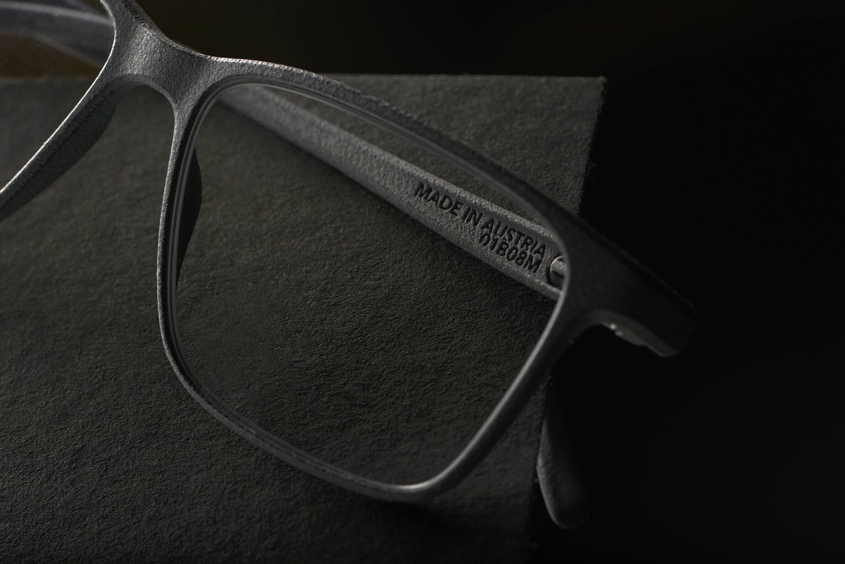 Brillen für alle Sinne.

Herkunft
Vernunft
Zukunft
—
Eyewear for all the senses.

yesterday
today
tomorrow

#rolfspectacles #3dprintedeyewear #nachhaltigebrillen #handarbeit #tirol #austria #gutebrillen #naturaleyewear  

#collection SUBSTANCE
#design KAFU
#color STONEGREY