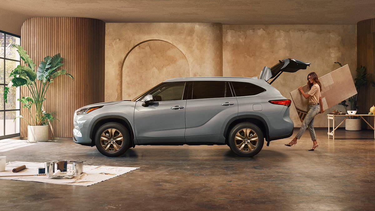 Toyota's tweet photo. A force of innovation, turned into a work of art. Introducing the 2022 Highlander Hybrid Bronze Edition – exclusively offered on the #Highlander #Hybrid powertrain. See why bronze is the new color of envy: https://t.co/MwfpY3nduV. #LetsGoPlaces https://t.co/Ch3uyPl7lN