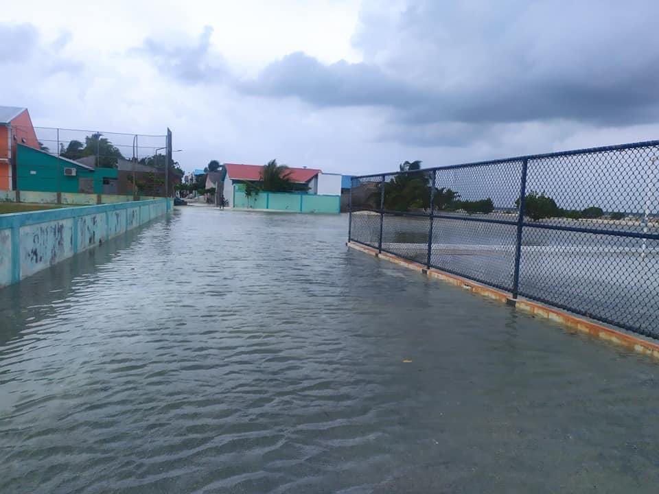 DhonIbbe's tweet photo. މޫސުން  ގޯސްވެ  ވައިގަދަވުމުގެ  ސަބަބުން  މ. މަޑުއްވަރިއަށް  އުދައަރަމުންދަނީ.  މިއީ  ފަހުގެ  ތާރީޚެއްގައި  މިހާބޮޑުކޮށް  އުދައަރަމުންދާ  ފަހަރެއްކަން  ފާހަގަކޮށްލަން @MoEnvmv @ibusolih @ikramhassan @k9nasri @369_Council @EPAMaldives @Mihaarunews @mrsays_ https://t.co/w5SLaFvyt8
