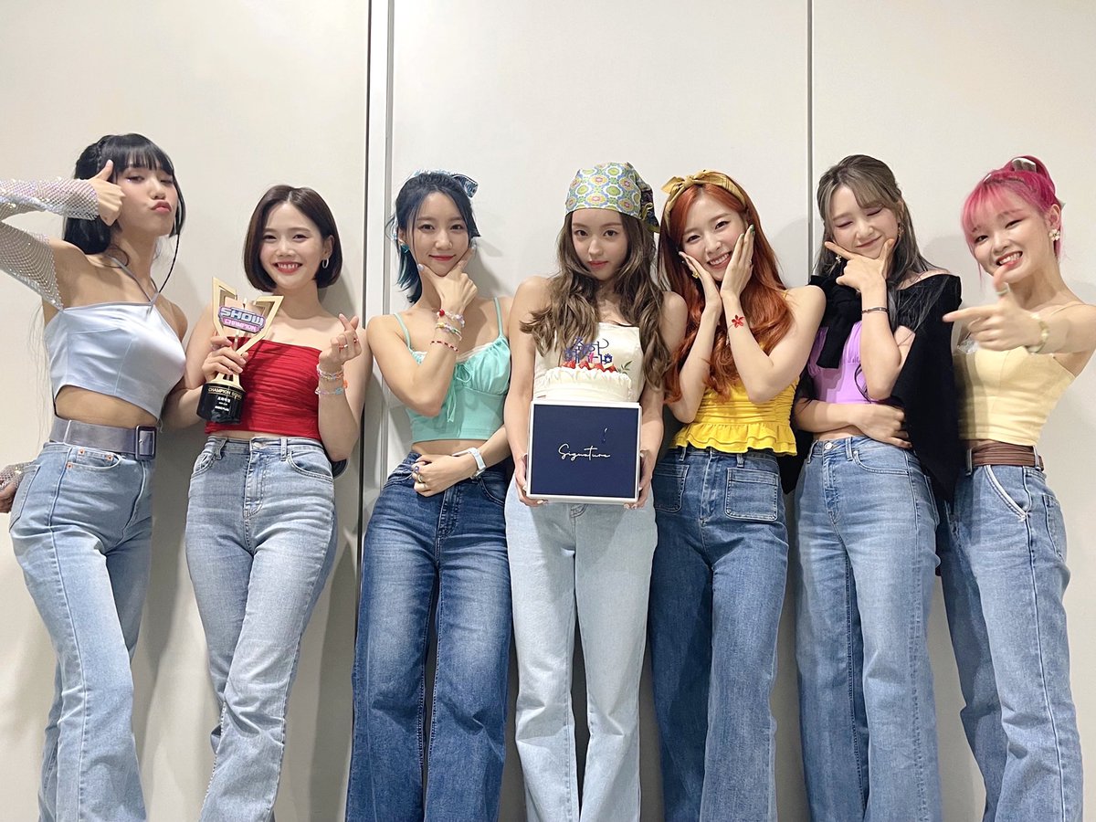 8_OHMYGIRL's tweet photo. [#OhTimes] 210526 쇼챔피언📸

짱짱오마이걸🏆 짱짱미라클🏆
쇼챔피언 챔피언송을 수상한 오마이걸 축하합니다🎉

#오마이걸 #OHMYGIRL #DUNDUNDANCE https://t.co/LDZcLS8Ps2