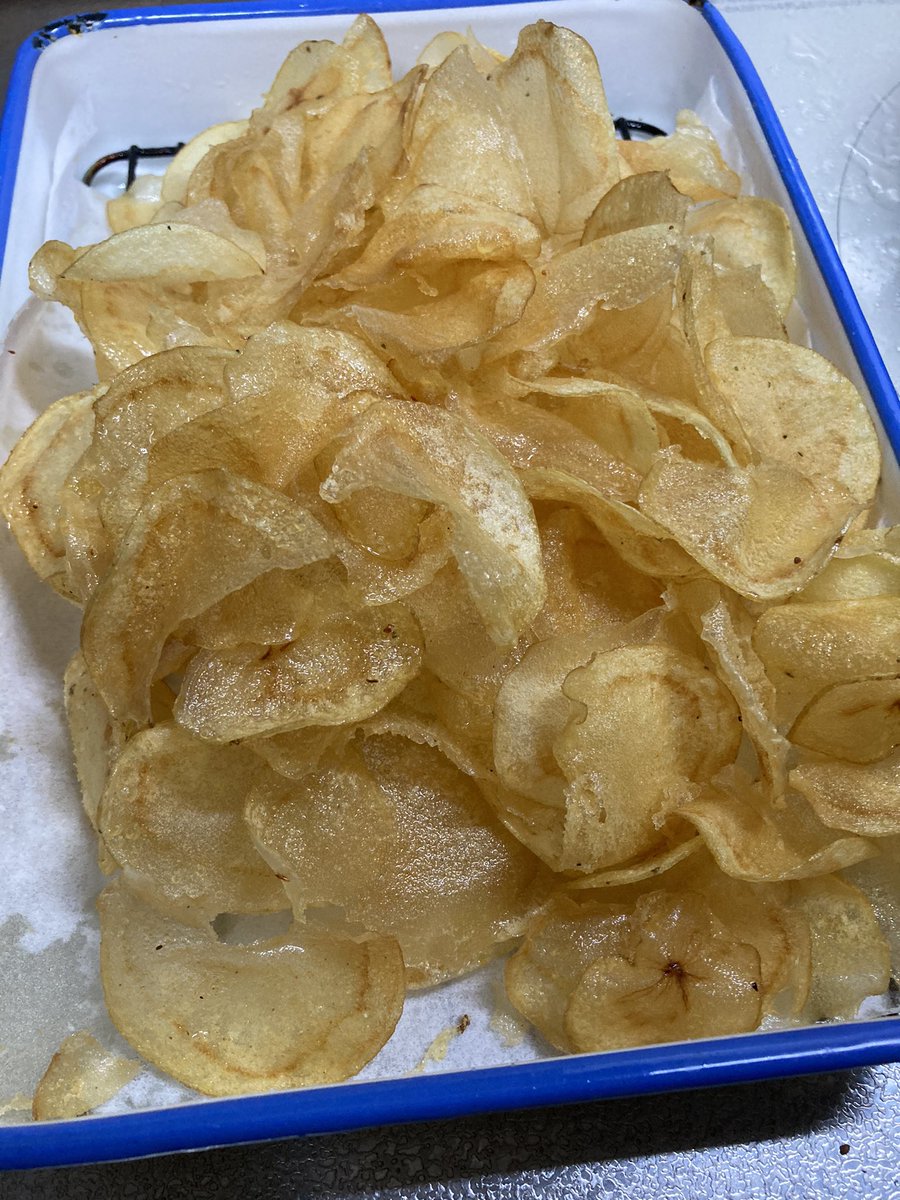 YUKOM222's tweet photo. Because it’s my son’s favorite, I made potato chips with potatoes that I picked from my vegetable garden this morning. https://t.co/u8vZxwUr6X