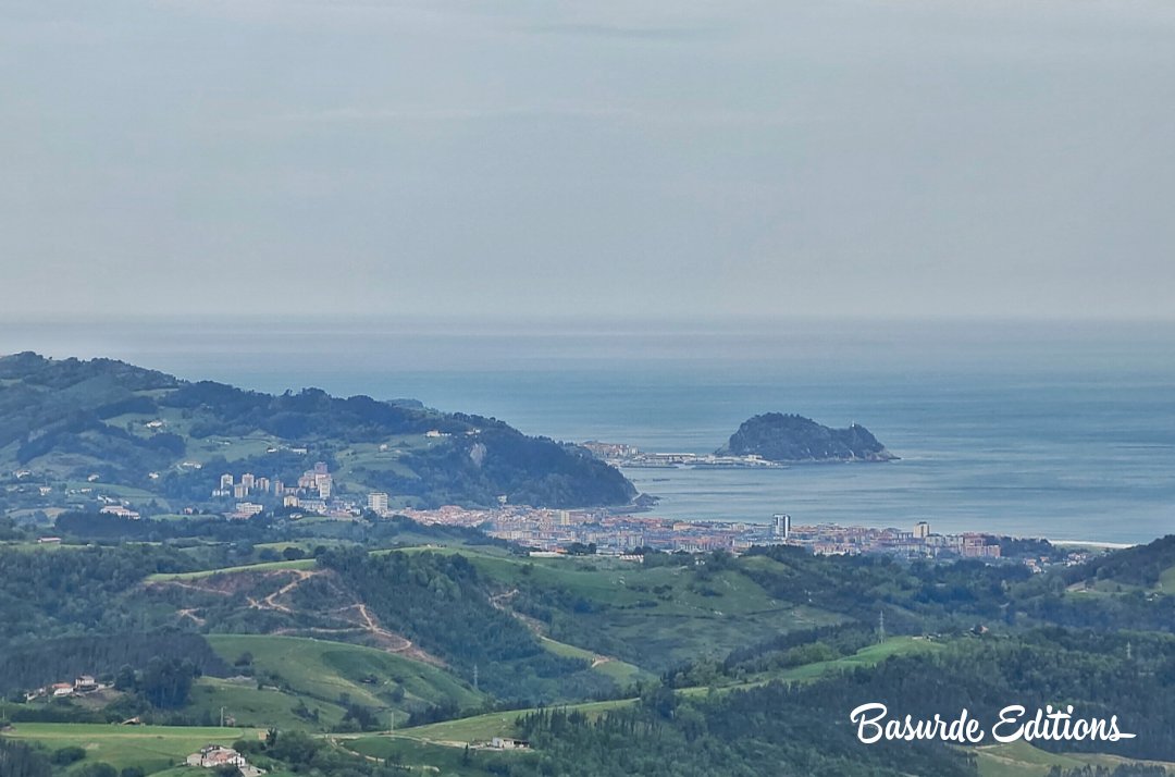 BasurdeEditions's tweet photo. No siempre se puede ir al monte pero si siempre tienes ganas, pronto llegará.
----
#basurde #BeAdventurer 🐗
----
#euskadi #Senderismo #MontesVascos #Vive_Montañas #Mendiak #Naturaleza #Sumiloc #basquemountains #landscape #BasqueCountry #Natura #Estaes_PaisVasco https://t.co/iIoJLb1J4k