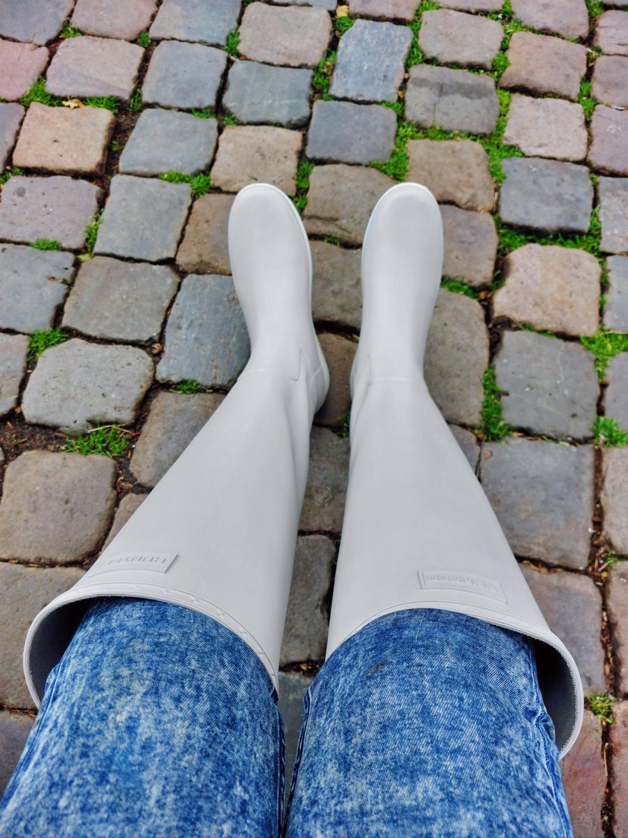 Welliesare4men2's tweet photo. Decided to wear my limited edition "Clatter Grey Hunter Creeper Boots" to town this afternoon. 😀
#HunterBoots #Hunter #Boots #Wellies #Wellingtonboots #Refined #Slim #Fit #Creeper #KneeHigh #Tall #Midlayer #Jacket #Stylish #Proud #Standout #DareToBeDifferent #BeSeen #Lifestyle https://t.co/K0fcgK528w