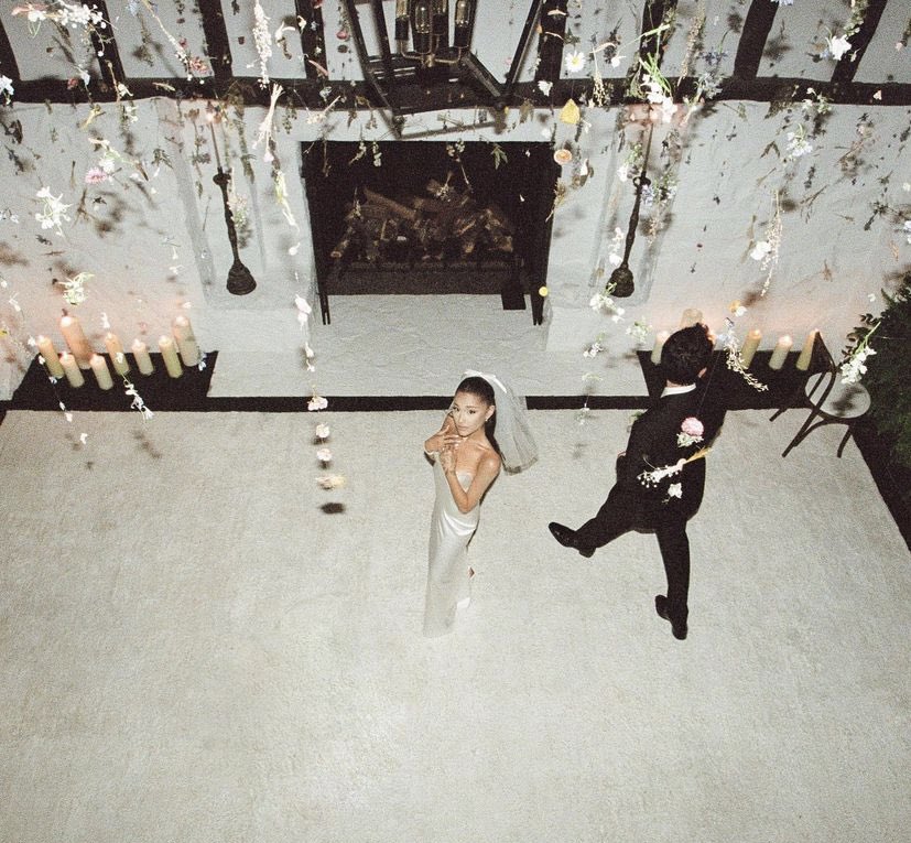 stkgrande's tweet photo. OHHH MY GOOOD MY HEART LOOK AT HER DKABAIABAH @ArianaGrande https://t.co/42vtr5Ro38